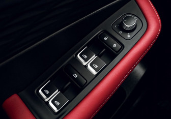Подержанный автомобиль Geely Coolray 2023 года (11 фото)