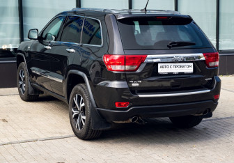 Подержанный автомобиль Jeep Grand Cherokee 2011 года (3 фото)