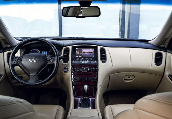 Подержанный автомобиль Infiniti QX50 2017 года (19 фото)