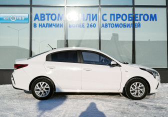 Подержанный автомобиль Kia Rio Sedan 2022 года (6 фото)