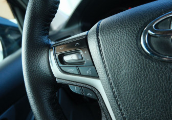 Подержанный автомобиль Toyota Land Cruiser Prado 2006 года (14 фото)