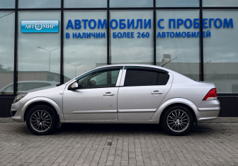 Подержанный автомобиль Opel Astra Sedan 2008 года (2 фото)
