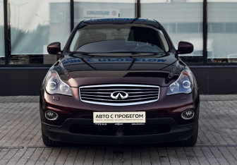 Подержанный автомобиль Infiniti QX50 2015 года (8 фото)