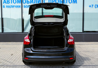 Подержанный автомобиль Ford Focus Hatchback 2013 года (20 фото)
