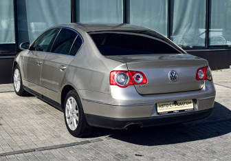 Подержанный автомобиль Volkswagen Passat Sedan 2008 года (3 фото)
