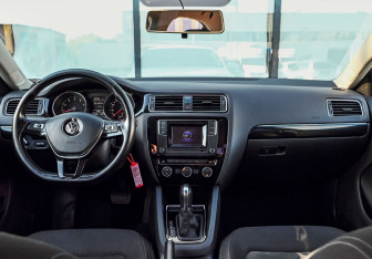 Подержанный автомобиль Volkswagen Jetta Sedan 2014 года (18 фото)