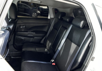 Подержанный автомобиль Citroen C4 Aircross 2012 года (17 фото)
