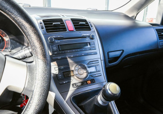 Подержанный автомобиль Toyota Auris Hatchback 2009 года (10 фото)