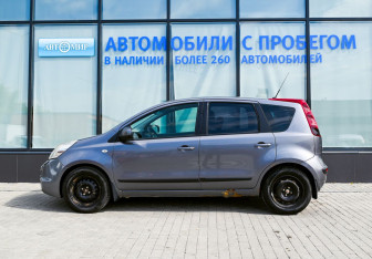 Подержанный автомобиль Nissan Note 2011 года (2 фото)