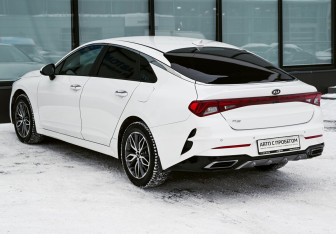 Подержанный автомобиль Kia K5 2021 года (3 фото)