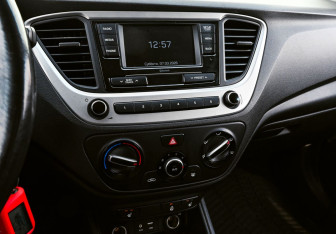 Подержанный автомобиль Hyundai Solaris Sedan 2017 года (14 фото)