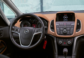 Подержанный автомобиль Opel Zafira Compactvan 2013 года (20 фото)