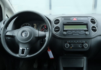 Подержанный автомобиль Volkswagen Golf Plus 2009 года (10 фото)