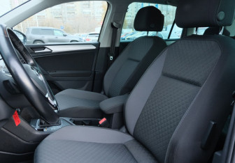 Подержанный автомобиль Volkswagen Tiguan 2018 года (17 фото)