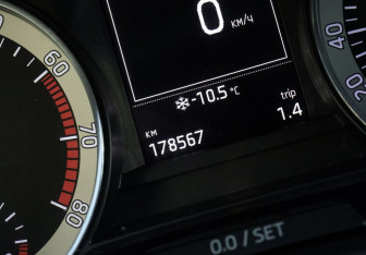 Подержанный автомобиль Skoda Rapid Liftback 2016 года (17 фото)