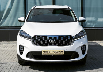 Подержанный автомобиль Kia Sorento 2018 года (8 фото)