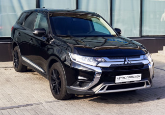 Подержанный автомобиль Mitsubishi Outlander 2019 года (7 фото)