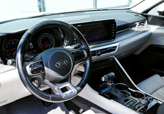 Подержанный автомобиль Kia K5 2021 года (15 фото)