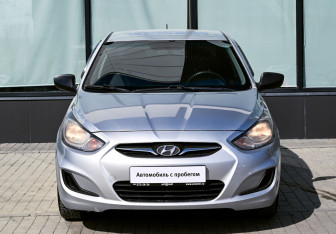 Подержанный автомобиль Hyundai Solaris Sedan 2011 года (8 фото)