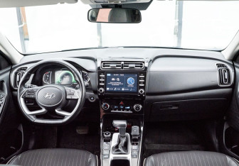 Подержанный автомобиль Hyundai Creta 2021 года (10 фото)