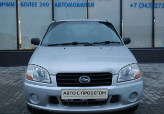 Подержанный автомобиль Suzuki Swift Hatchback 2002 года (8 фото)