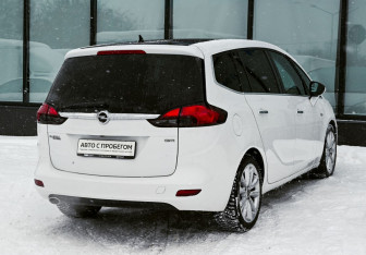 Подержанный автомобиль Opel Zafira Compactvan 2013 года (5 фото)