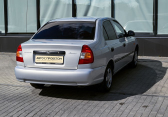 Подержанный автомобиль Hyundai Accent Sedan 2011 года (5 фото)