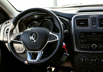 Подержанный автомобиль Renault Sandero 2019 года (11 фото)