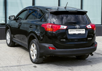 Подержанный автомобиль Toyota RAV4 2013 года (3 фото)