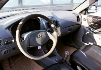 Подержанный автомобиль Hyundai Accent Sedan 2006 года (13 фото)