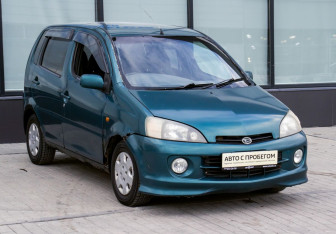 Подержанный автомобиль Daihatsu YRV 2001 года (7 фото)