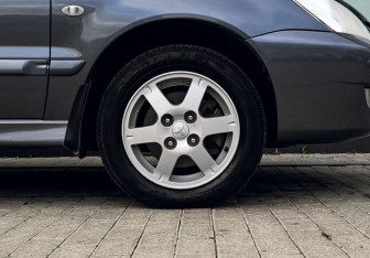 Подержанный автомобиль Mitsubishi Lancer Wagon 2008 года (22 фото)