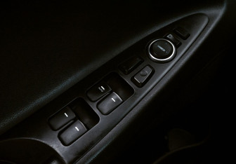 Подержанный автомобиль Hyundai Sonata 2010 года (12 фото)