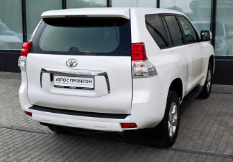 Подержанный автомобиль Toyota Land Cruiser Prado 2012 года (5 фото)