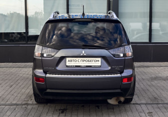 Подержанный автомобиль Mitsubishi Outlander 2007 года (4 фото)