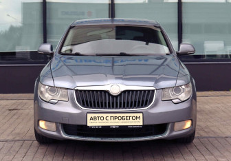 Подержанный автомобиль Skoda Superb Liftback 2011 года (8 фото)