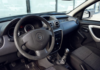 Подержанный автомобиль Renault Duster 2014 года (13 фото)