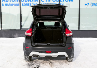 Подержанный автомобиль LADA (ВАЗ) XRAY 2018 года (19 фото)