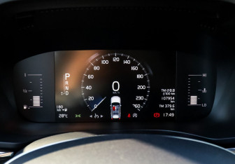 Подержанный автомобиль Volvo XC60 2018 года (11 фото)