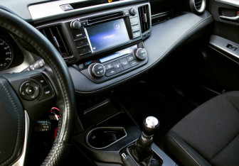 Подержанный автомобиль Toyota RAV4 2016 года (9 фото)
