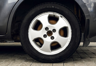 Подержанный автомобиль Toyota Sienta 2010 года (18 фото)