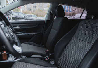 Подержанный автомобиль Kia Rio Hatchback 2018 года (10 фото)