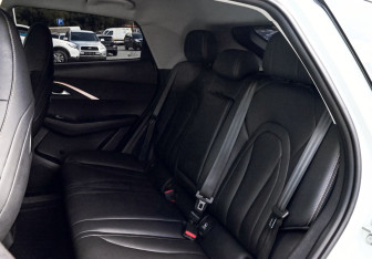 Подержанный автомобиль Omoda C5 2023 года (16 фото)
