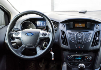 Подержанный автомобиль Ford Focus Sedan 2012 года (11 фото)