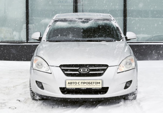 Подержанный автомобиль Kia Ceed Hatchback 2007 года (8 фото)