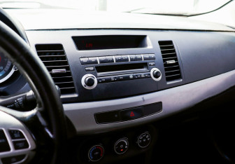 Подержанный автомобиль Mitsubishi Lancer Sedan 2007 года (10 фото)