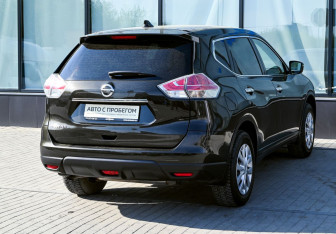 Подержанный автомобиль Nissan X-Trail 2017 года (5 фото)