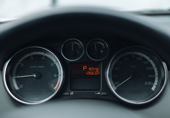 Подержанный автомобиль Peugeot 308 Hatchback 2010 года (15 фото)