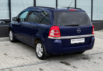 Подержанный автомобиль Opel Zafira Compactvan 2011 года (3 фото)