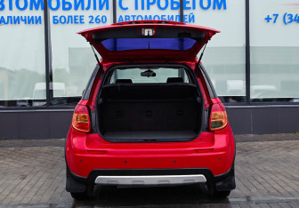 Подержанный автомобиль Suzuki SX4 Hatchback 2010 года (13 фото)